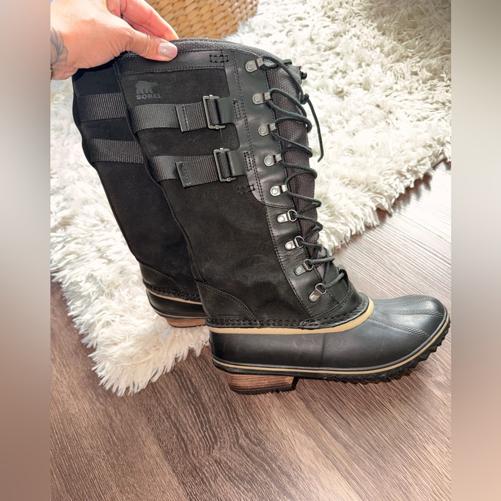 Women's Sorel Conquest Carly 2, Black and Tan Winter Boots